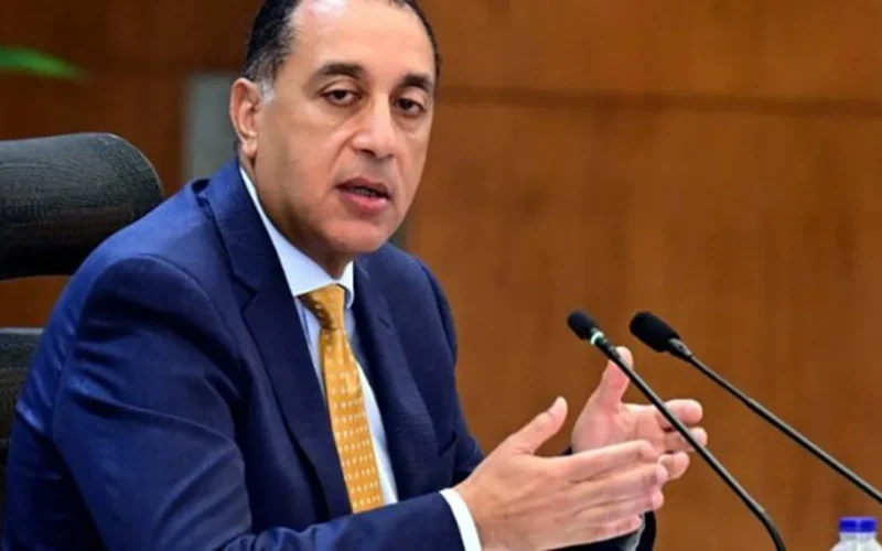 تغييرات شاملة بالوزارات.. كواليس الإطاحة بوزراء الخدمات والاقتصاد في الحكومة الجديدة